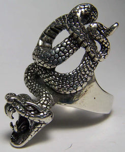 LARGE POISONOUS SNAKE W FANGS DELUXE BIKER RING